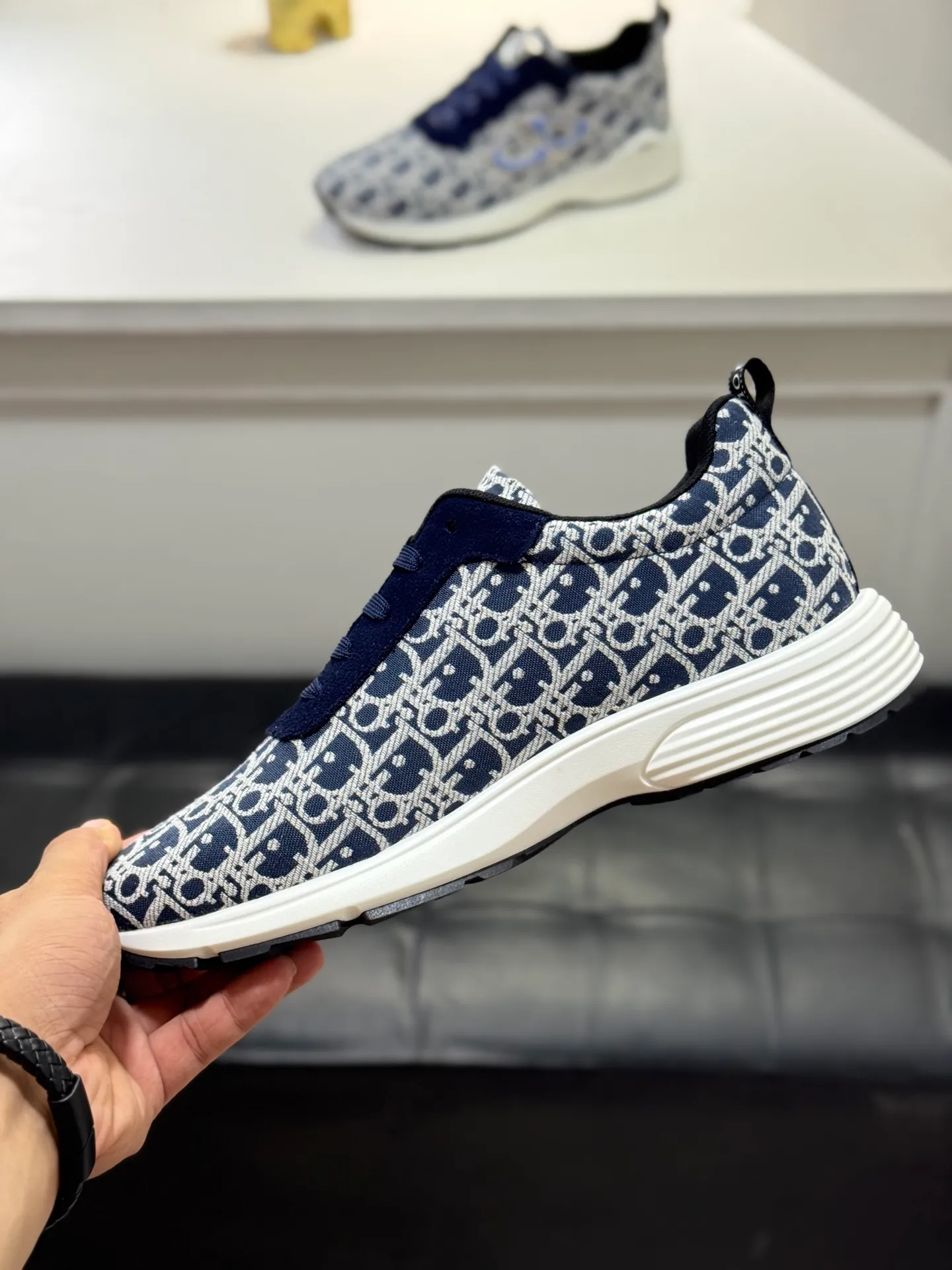 Men's shoes 💰420 [New style] 🏵️🏵️Original quality! Dior🔥Christan Dior (Dior) hot style [new style]⚠⚠️Top purchasing agent🔍🔍Men's HK counters are on sale simultaneously. Sole: The original sole is specially provided by the original factory. The exclusive movable molded sole is super comfortable. The original factory follows the order. 🔍🔍The high-quality multi-color splicing design is exquisite and unique, with canvas upper and mesh lining💪Details determine the quality. We only make shoes with care. You can go in and out of the counter at will. Welcome to compare🇮🇹Size: 38-44 (45 customized)